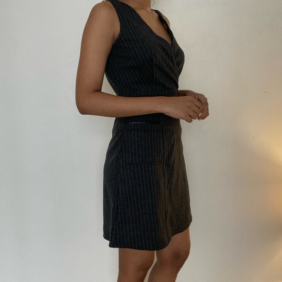 Dorothy Perkins Pinstripe suit Gray pinafore dress, with leather pockets. - Picture 4 of 7